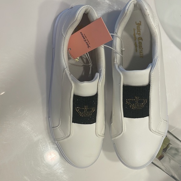 JUICY COUTURE (10M) WITH CROWN 👑 DESIGN ON FRONT AND BLACK STUDDS. VERY 🥰 - Picture 2 of 7